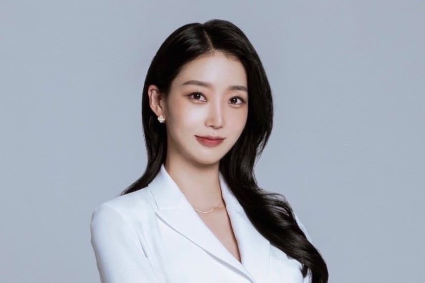Dr. Young-kyung Kim, Founder & Clinical Director of Smile Studios Dental Clinic in Gangnam, Seoul